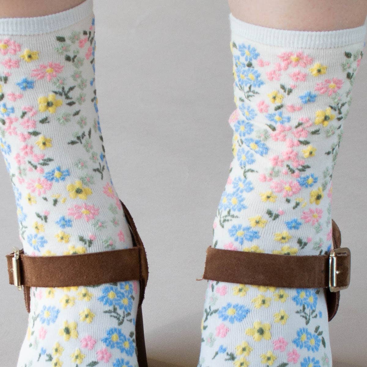 Women's Romantic Floral Socks: Oatmeal