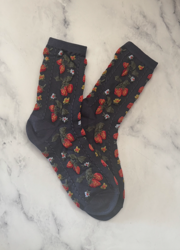 Strawberry Farm Casual Socks: Cream