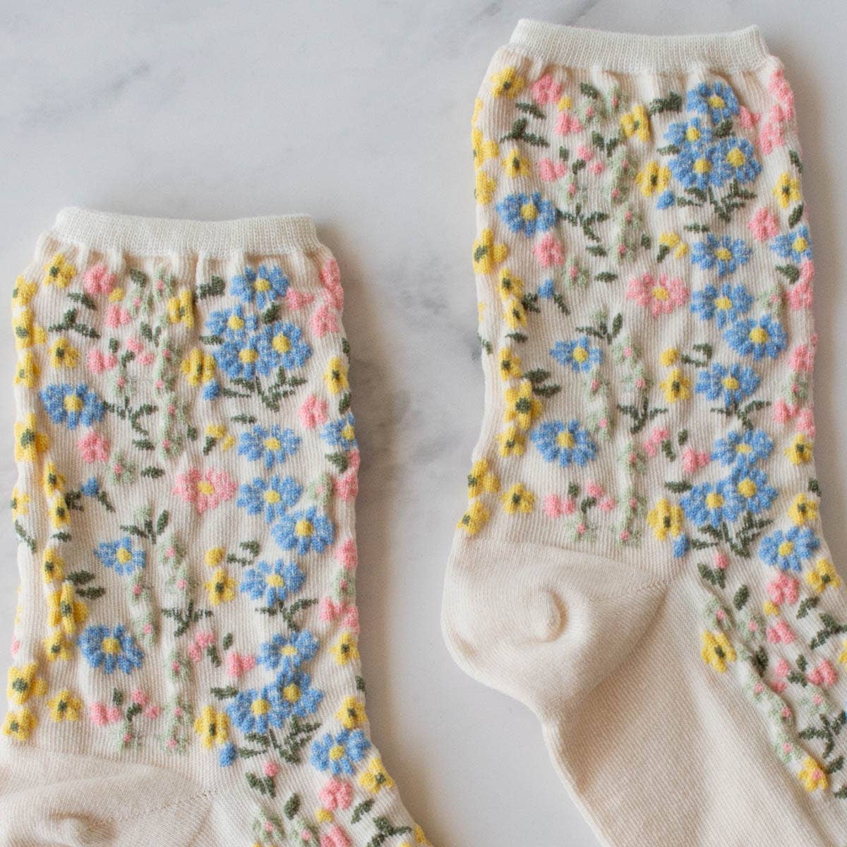 Women's Romantic Floral Socks: Oatmeal