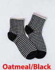 Picnic Mid Crew Socks: Oatmeal Red