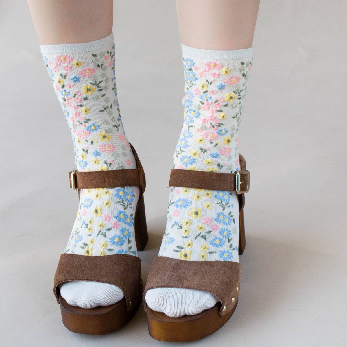Women's Romantic Floral Socks: Oatmeal
