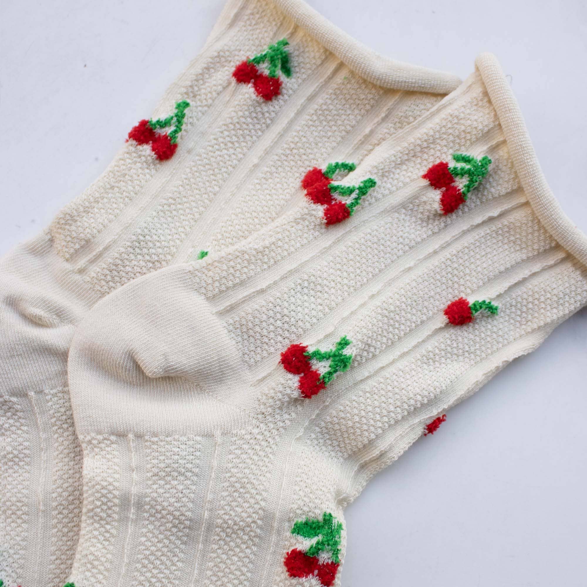 Women's Vintage Cherry Socks: Oatmeal/Cherry