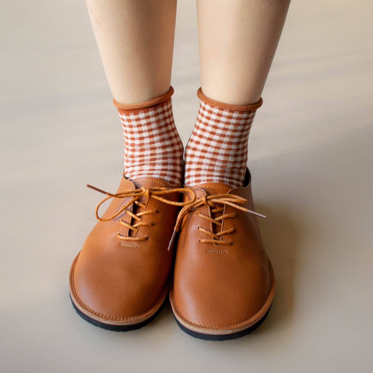 Picnic Mid Crew Socks: Oatmeal Red