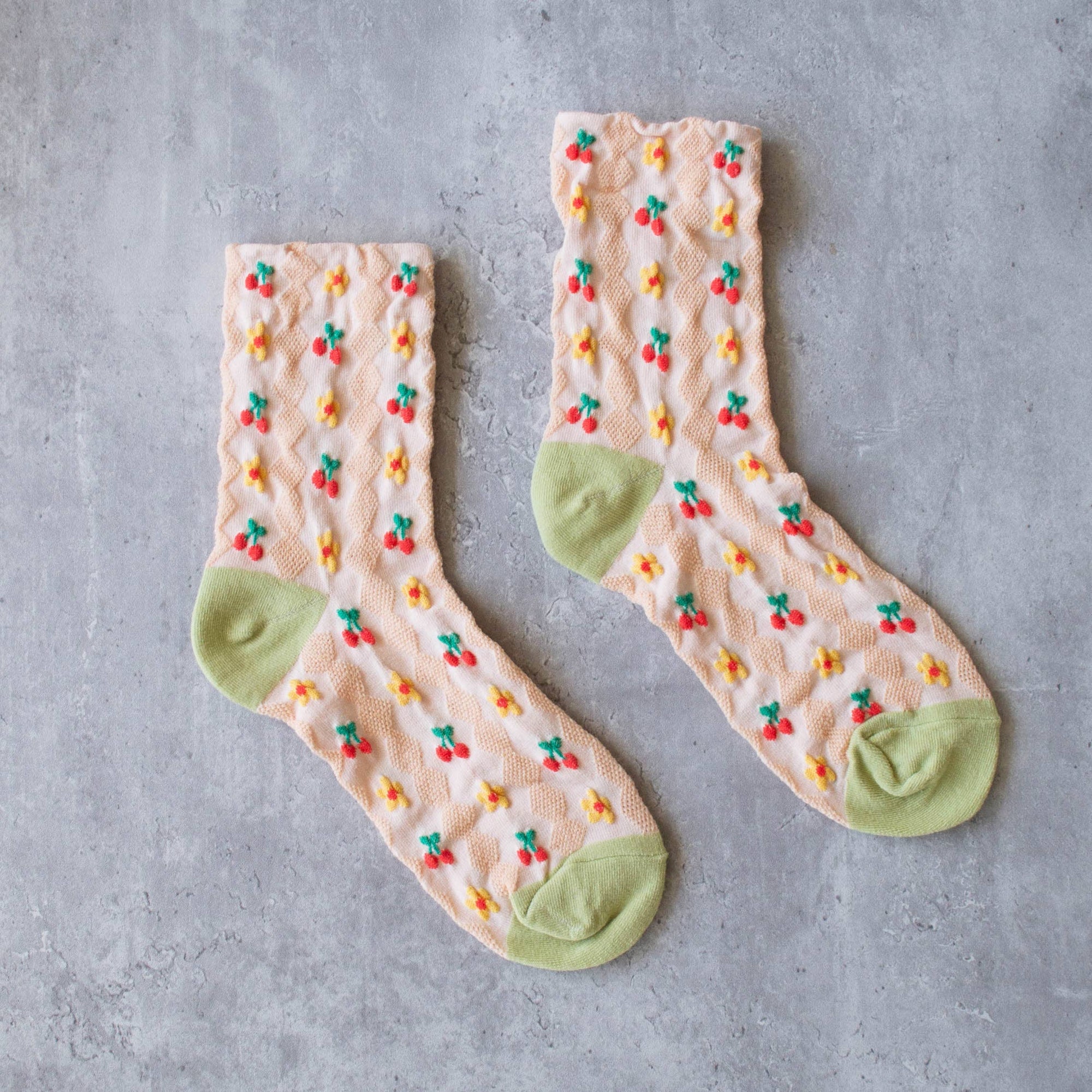 Women&#39;s Cherry Floral Pattern Socks: Blush