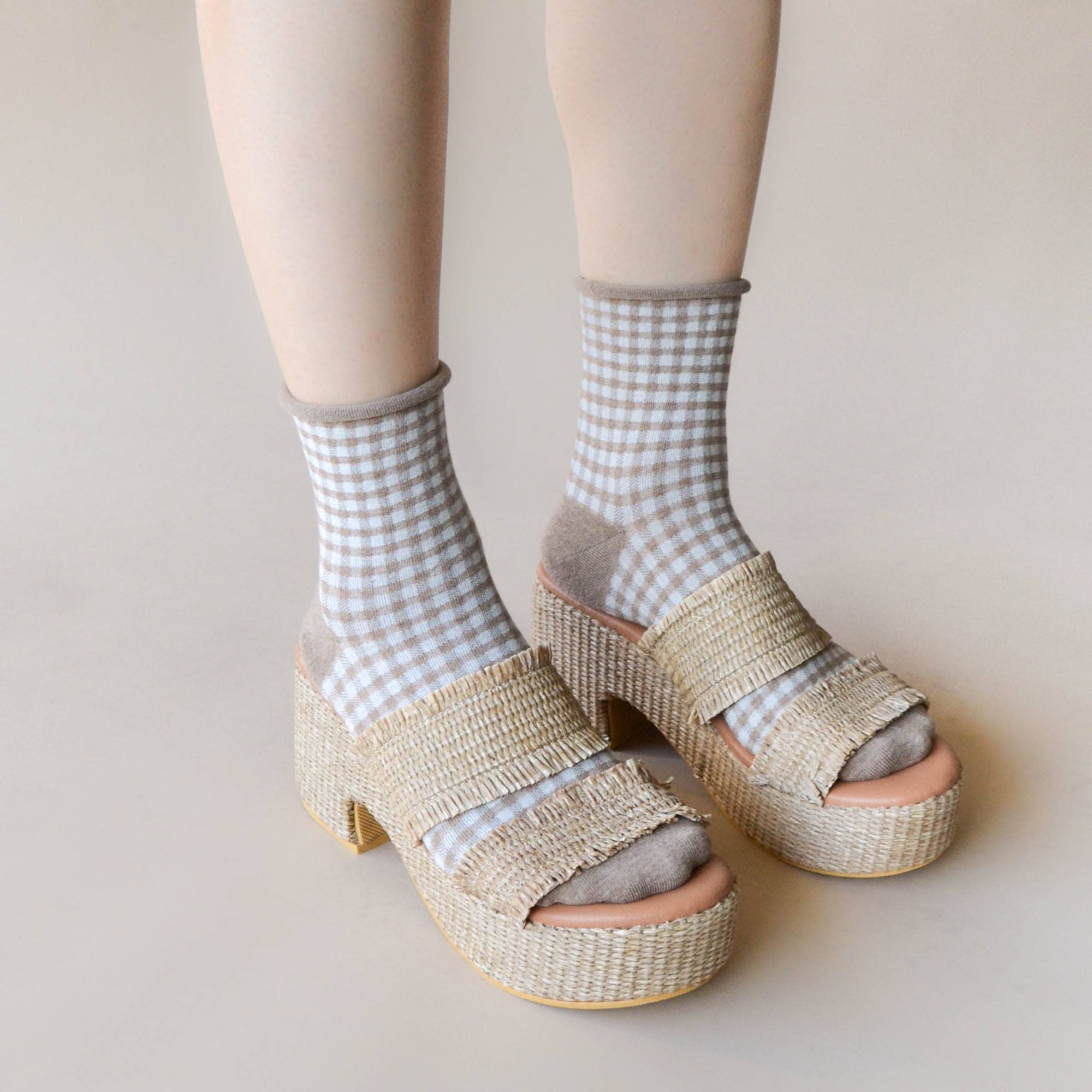 Picnic Mid Crew Socks: Oatmeal Red