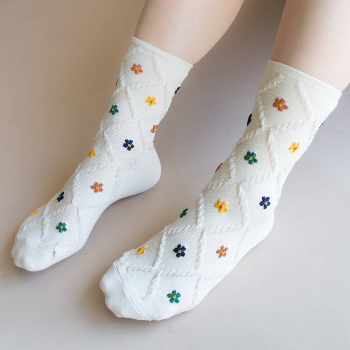 Ann Cottage Floral Casual Socks: Cream