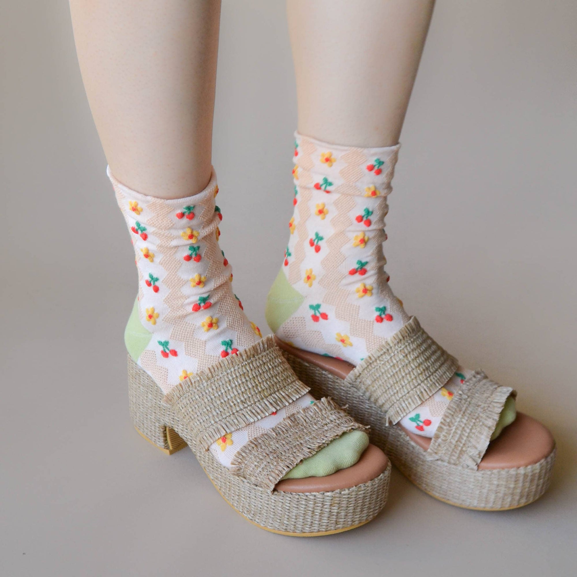 Women&#39;s Cherry Floral Pattern Socks: Blush