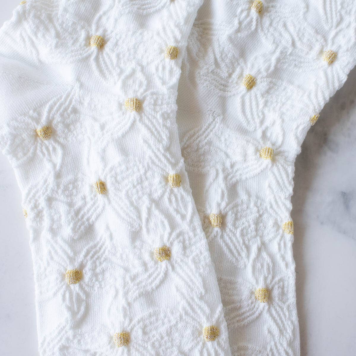 Engraving Flower Casual Socks: White