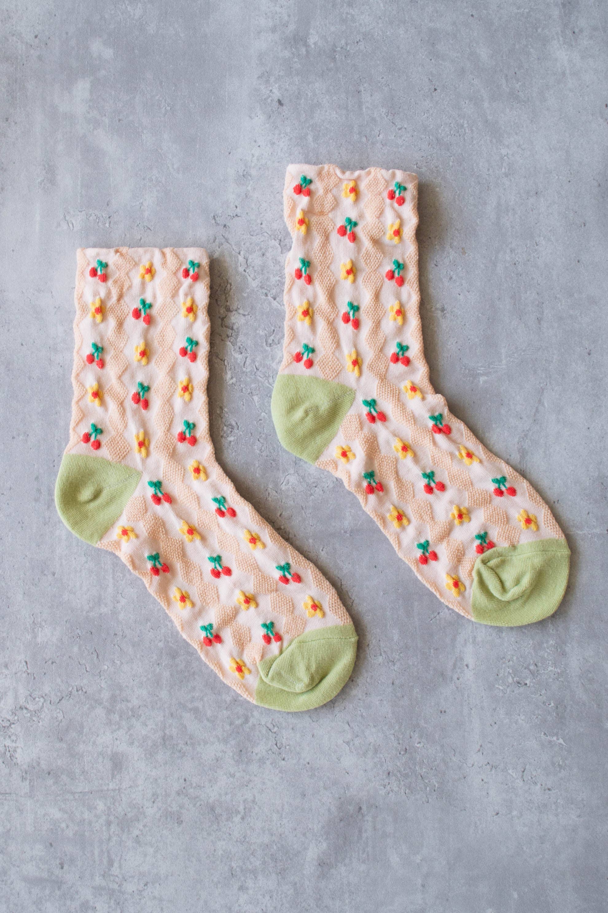Women&#39;s Cherry Floral Pattern Socks: Blush