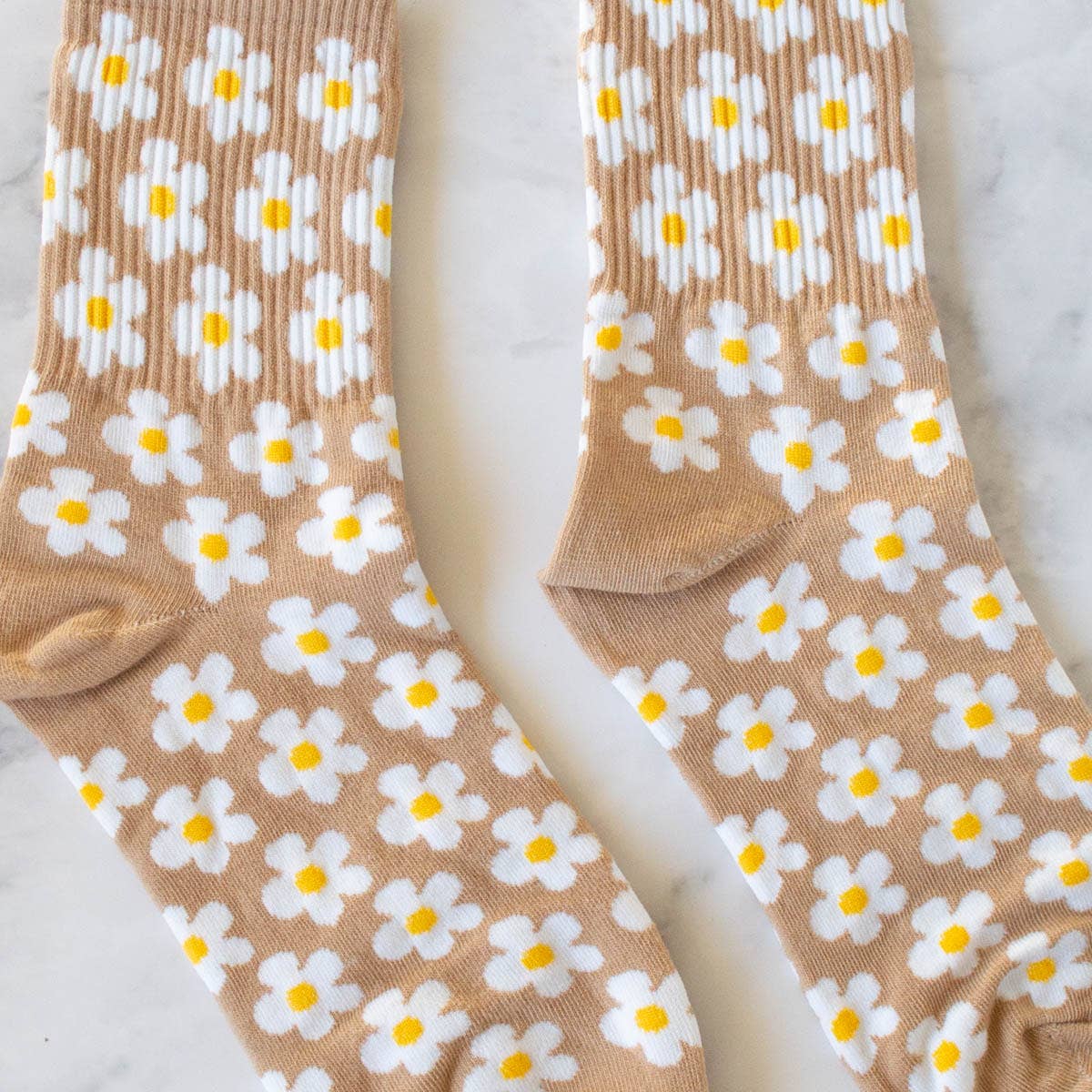 Full of Daisy Casual Socks: Rust